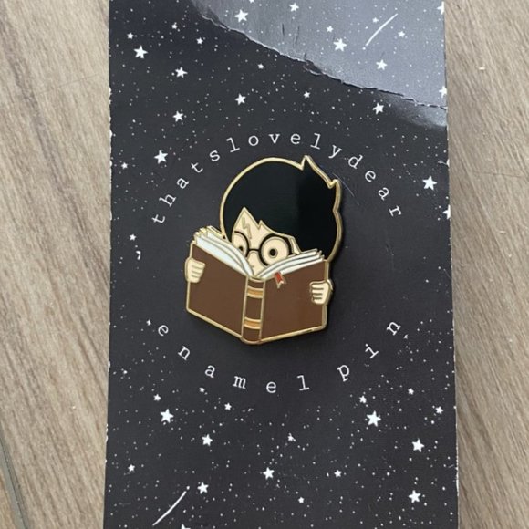 Harry Potter Reading Pin- Harry Potter Series- BUNDLE DISCOUNT - Picture 1 of 1